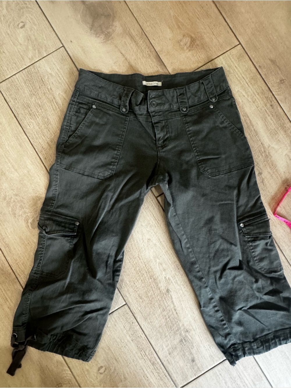 Y2K Urban Life  Army green Women’s Cargo Capri pants Size 9/10